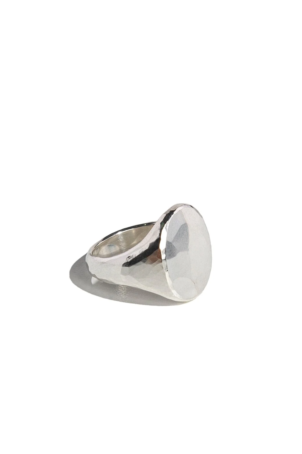 Werkstatt München Hammered Silver Oval Signet Ring - Image 3